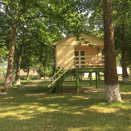Отель Bungalow Park Сентендре Экстерьер фото