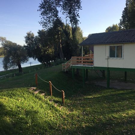 Отель Bungalow Park Сентендре Экстерьер фото