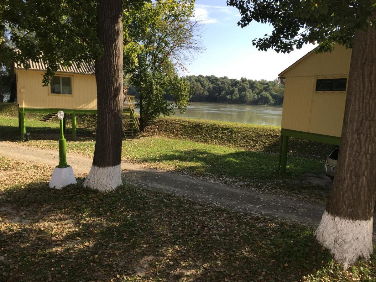 Отель Bungalow Park Сентендре Экстерьер фото