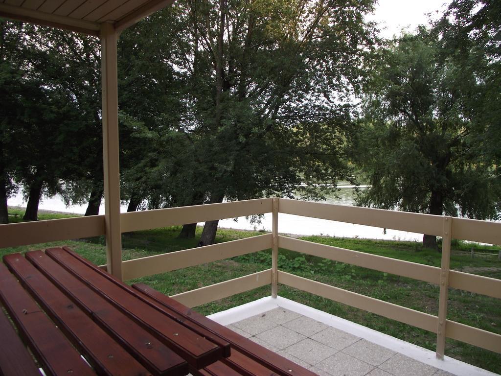 Отель Bungalow Park Сентендре Номер фото